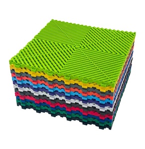 Dalles de sol de garage modulaires emboîtables en plastique industriel pour atelier de detailing automobile - Product Image 2