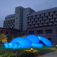 Installation artistique suspendue pour espace commercial, thème lapin, mascotte géante gonflable lumineuse et mignonne