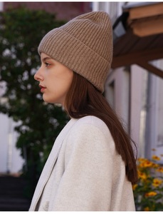 Berretto in Puro Cashmere Lavorato a Maglia con Logo Personalizzato, Nuova Collezione Inverno 2026 per Adulti - Product Image 4