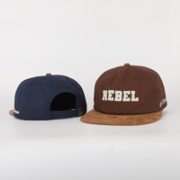 Casquette Snapback en daim à 6 panneaux avec logo brodé personnalisé Casquette sportive Gorras à bord plat non structuré avec patch tissé pour les sports de plein air