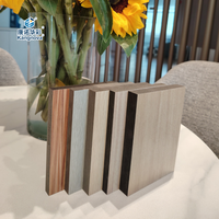Meuble de cuisine moderne étanche en MDF, taille personnalisée, noyau noir, panneau haute densité, finition ultra brillante pour armoire