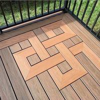 Plancher extérieur moderne en WPC imperméable 148*22mm avec grain de bois imitation teck, pose facile par clipsage