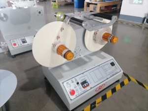Nouvelle machine de rembobinage automatique avec compteur, contrôle de tension à vitesse constante en option, correction des bords pour <span class=keywords><strong>film</strong></span> plastique et étiquettes - Product Image 3