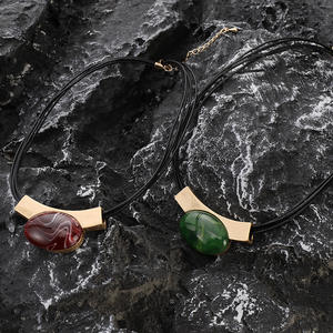 Collar con Colgante de Cristal Rojo de Diseño Exagerado, Collar de Piedras Preciosas con Cuerda de Cuero y Gema Verde para Mujer - Product Image 5