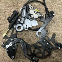 Support de caliper double gauche Surron Ultra Bee avec repose-pieds – Pièce de moto renforcée CNC noire