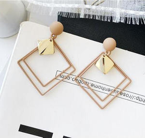Anting untuk Wanita Desain Stud Geometris Trendi Gaya Dingin Serbaguna Logam Persegi Berongga Emas Berlian Paduan - Product Image 6