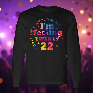 T-shirt à manches longues coloré 2022 avec la citation « Je ne sais pas ce que tu penses, mais je me sens vingt-deux ans » – Produit promotionnel - Product Image 3