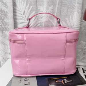 Bolsas de cosméticos impermeables de cuero PU brillante al por mayor, bolsa de maquillaje rosa con logotipo en relieve, bolsa de aseo de viaje de gran capacidad para mujer - Product Image 5