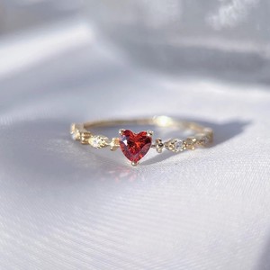 Anello a Forma di Cuore per Donne con Pietra Rossa Elegante e Semplice Gioiello da Dito alla Moda per Uso Quotidiano - Product Image 3