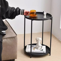 Mesa de Centro de Dos Niveles de Hierro Forjado Estilo Nórdico, con Espacio de Almacenamiento y Ruedas, Diseño Moderno Minimalista para Sala de Estar o Dormitorio