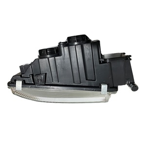 <span class=keywords><strong>Feu</strong></span> antibrouillard avant OEM 81251016522 81251016521 pour Man TGX/TGS/TGL <span class=keywords><strong>feu</strong></span> <span class=keywords><strong>de</strong></span> conduite <span class=keywords><strong>de</strong></span> tracteur <span class=keywords><strong>de</strong></span> <span class=keywords><strong>remorque</strong></span> <span class=keywords><strong>de</strong></span> camion côté <span class=keywords><strong>gauche</strong></span> droit - Product Image 4