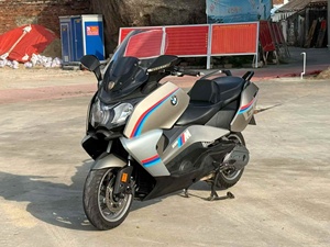 <span class=keywords><strong>BMW</strong></span> <span class=keywords><strong>C</strong></span> <span class=keywords><strong>650</strong></span> <span class=keywords><strong>GT</strong></span> 650cc Scooter <span class=keywords><strong>GT</strong></span> a Doppio Cilindro Raffreddato ad Acqua, con ABS Standard e Controllo Trazione ASC, Ideale per il Pendolarismo Urbano - Product Image 3