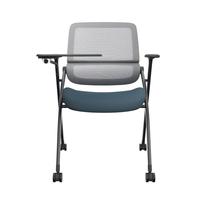 Chaise de conférence moderne à dossier double en maille avec accoudoirs mobiles et tablette d'écriture, idéale pour le bureau et la formation administrative
