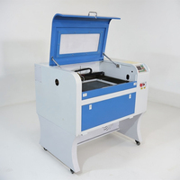 Machine de gravure laser CO2 4060 à économie d'énergie pour le marquage de panneaux en acrylique
