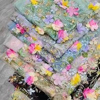 Tulle polyester multicolore fait main avec broderie 3D florale et fils multicolores, tissu garni de dentelle