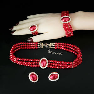 लक्जरी विंटेज मोती गहने महिलाओं के लिए शानदार हीरे-एनक्रस्टेड मिश्र धातु कंगन हार लाइट लक्जरी - Product Image 4