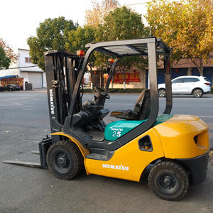Montacargas Diésel Komatsu FD25 Usado de 2.5 Toneladas con Neumáticos Sólidos y Mástil de Tres Etapas en Venta en China - Product Image 6