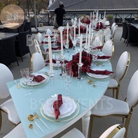 Table serpentine de salle à manger en verre blanc incurvé, décoration de lieu d'événements royaux, miroir trempé