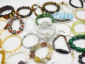 Bracelet d'accessoires d'occasion – Ensemble assorti de 50 pièces - Product Image 4
