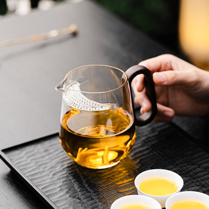 Taza de té con forma de luna creciente, dispensador de té de vidrio de borosilicato de alta calidad para juego de té Kung Fu con mango de madera - Product Image 4