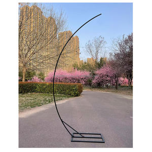 Vendita calda 8 piedi di altezza in metallo nero mezza mezzaluna luna semicerchio lampadario sfondo espositore per decorazione di nozze festa - Product Image 2