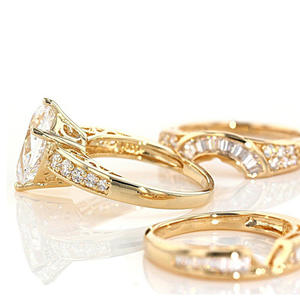 H073 Set di Gioielli da Sposa per Donna, Anello di Fidanzamento in Oro Massiccio 18K con Diamante Taglio a Pera, Montatura a Griffe, Gioielleria Fine - Product Image 4