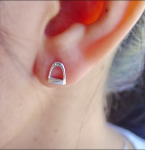 Pendientes <span class=keywords><strong>de</strong></span> tuerca <span class=keywords><strong>de</strong></span> Plata <span class=keywords><strong>de</strong></span> Ley 925 <span class=keywords><strong>de</strong></span> caballo <span class=keywords><strong>de</strong></span> estribo pequeño <span class=keywords><strong>de</strong></span> alta calidad para mujer joyería ecuestre - Product Image 2