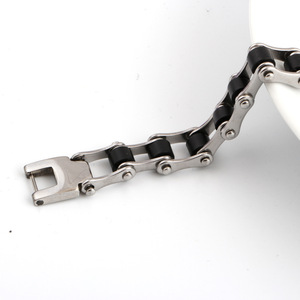 Pulsera de Cadena de Bicicleta para Hombre, Diseño Geométrico de Tornillo, en Silicona Negra y Acero de Titanio, Joyería de Moda - Product Image 2