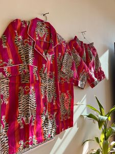 Conjunto de pijama de algodón con rayas rosas y naranjas para mujer, ropa de casa con estampado de tigre Sexy, pantalones cortos, ropa de dormir suave y cómoda con estampado de bloques a mano - Product Image 5