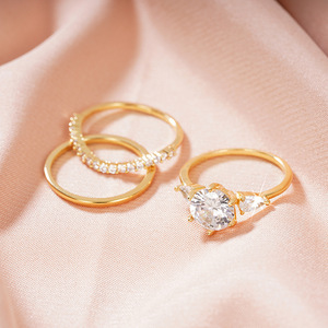 Set di Tre Anelli Geometrici a Goccia per Donne, Gioielli di Moda per Fidanzamento e Matrimonio - Product Image 1