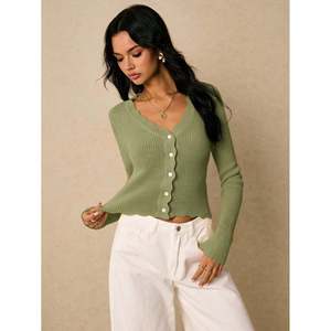 Cardigan en tricot pour femme, couleur abricot, à col en V, à boutons sur le devant, à manches longues et à ourlet festonné - Product Image 6