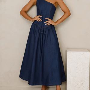 Robe midi en jean asymétrique pour femme, taille haute, coupe tendance avec détails de coutures, idéale pour l'été et les soirées décontractées - Product Image 3