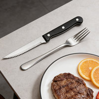 Couteau à steak dentelé Offre Spéciale avec manche en PP noir Couteau de table en acier inoxydable Couteau à steak durable en métal