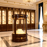 Vitrine de présentation de bijoux en bois sculpté de style européen avec éclairage LED pour l'exposition de parfums et cosmétiques en showroom