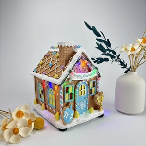 Casa de Jengibre de Hanukkah Iluminada con LED Hecha a Mano, de Alta Calidad y Estilo Encantador, con Envío Disponible desde Almacén a Domicilio - Product Image 1