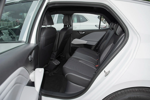 Auto Elettrica di Lusso Usata ID3 con Schermo da 12 Pollici, Telecamera 540°, Ricarica Wireless, Esperienza di Fascia Alta, Autonomia di 420 km - Product Image 4