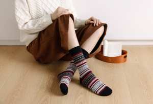 Comodi eleganti calze di <span class=keywords><strong>lana</strong></span> da <span class=keywords><strong>donna</strong></span> pigro mucchio di vento con la bocca sciolta non stretta sui piedi per il dramma domestico che guarda le pantofole - Product Image 3