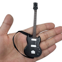 Instrumen Mini 1:12 Dekorasi Rumah Boneka, Mainan Simulasi Model Gitar Tali Logam Cocok untuk Boneka 5Cm Hadiah Anak-anak
