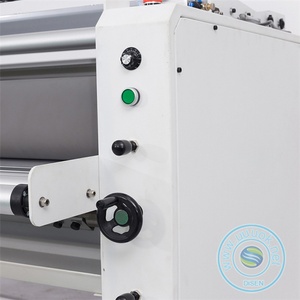 Machine de laminage semi-automatique industrielle 1800 pour films en cuir, glaçage et polissage d'emballages plastiques - Product Image 3