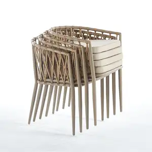 2023 hotsell 짠 로프 등나무 야외 쌓을 수있는 도매 철 프레임 방수 쿠션과 금속 안뜰 정원 식당 의자