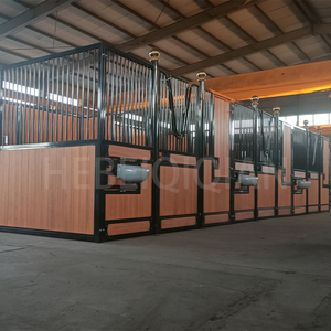 Box per Cavalli <span class=keywords><strong>in</strong></span> <span class=keywords><strong>Legno</strong></span> e Bambù con Telaio <span class=keywords><strong>in</strong></span> Acciaio per Centri Equestri e Ranch - Stile Europeo - Product Image 3