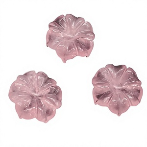 Cabochon de fleur sculptée en quartz rose naturel, certifié IGI, marque HARI OM CREATIONS, origine Rajasthan, pour la fabrication de bijoux, vente en gros - Product Image 1
