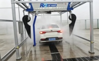 Machine de lavage de voitures en tunnel à faible consommation d'eau, fonctionnement continu longue durée, marge de profit élevée, pour installation en station de lavage en libre-service