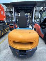 Chariot élévateur diesel Komatsu japonais d'occasion de 3 tonnes avec système hydraulique et mât à deux étages en bon état, fabriqué au Japon, en promotion
