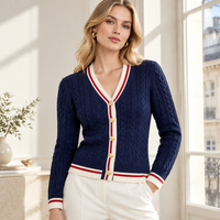 Kardigan Rajut Kabel Biru Dongker Preppy Logo Kustom OEM, Sweater V-Neck Bergaris Rib Knit Kancing Crest Kasual untuk Wanita