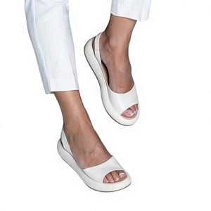 Sandales à lanières sport pour femme, nouveau style été 2020, grande taille européenne/américaine, talon plat plateforme, semelle extérieure en PU, bout ouvert - Product Image 1
