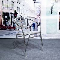 Chaises de salle à manger empilables modernes en aluminium avec table en rotin, mobilier de jardin portable pour café, événements de restaurant, utilisation en extérieur