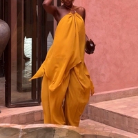 Ensemble deux pièces décontracté et tendance J480 pour femme : haut asymétrique sans manches à col halter et pantalon ample à jambe droite – Collection africaine pour femmes
