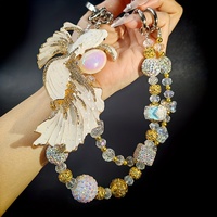 Exquisito colgante para teléfono móvil con diseño de pez de la suerte, diseño brillante con diamantes, cadena doble a juego, elegante y lujoso en oro y blanco.