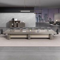 Table de conférence moderne en bambou avec boîte à câbles intégrée, combinaison bureau et chaise pour salles de réunion commerciales